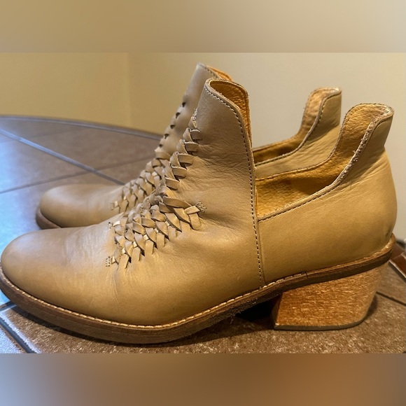 Latigo Tan Kick Woven Split Shaft Booties Blocked Heel. Sz 6M Leather. 2 Inch - Picture 4 of 13